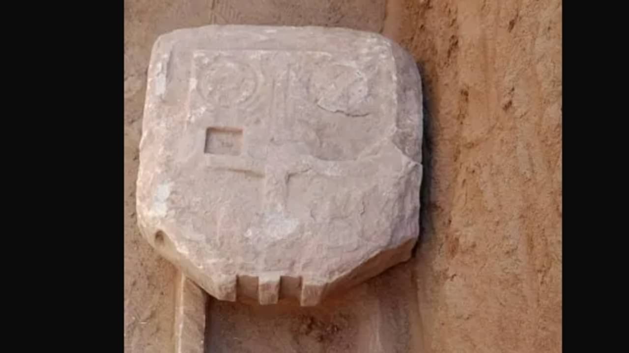 Arqueólogos acham no Egito tumba romana com poema grego de 19 versos