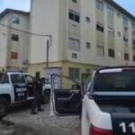 Polícias durante a operação deflagrada no condomínio em Nova Iguaçu - Reprodução Pcerj