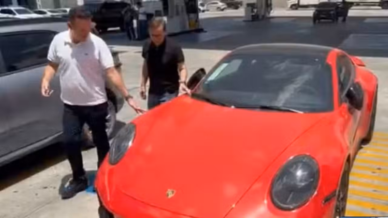 Porsche aposta - Internet