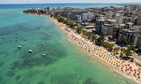 Praia de Maceió - AT Global/shutterstock.com