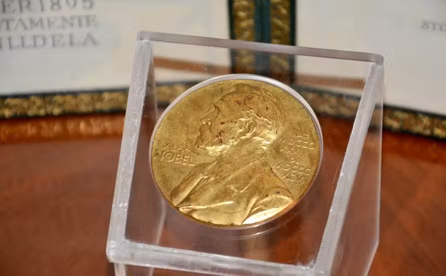 prêmio nobel - Golden Brown / Shutterstock.com