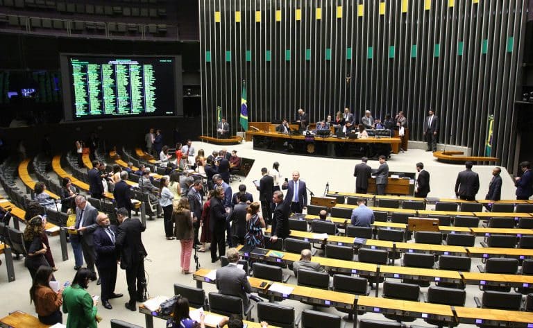 Plenário durante sessão deliberativa