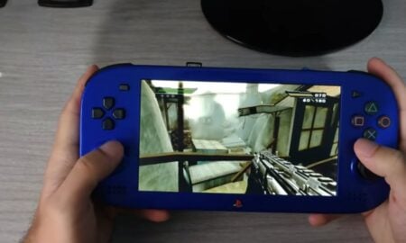 PlayStation 2 DUO: fã cria PS2 dobrável com tela flexível