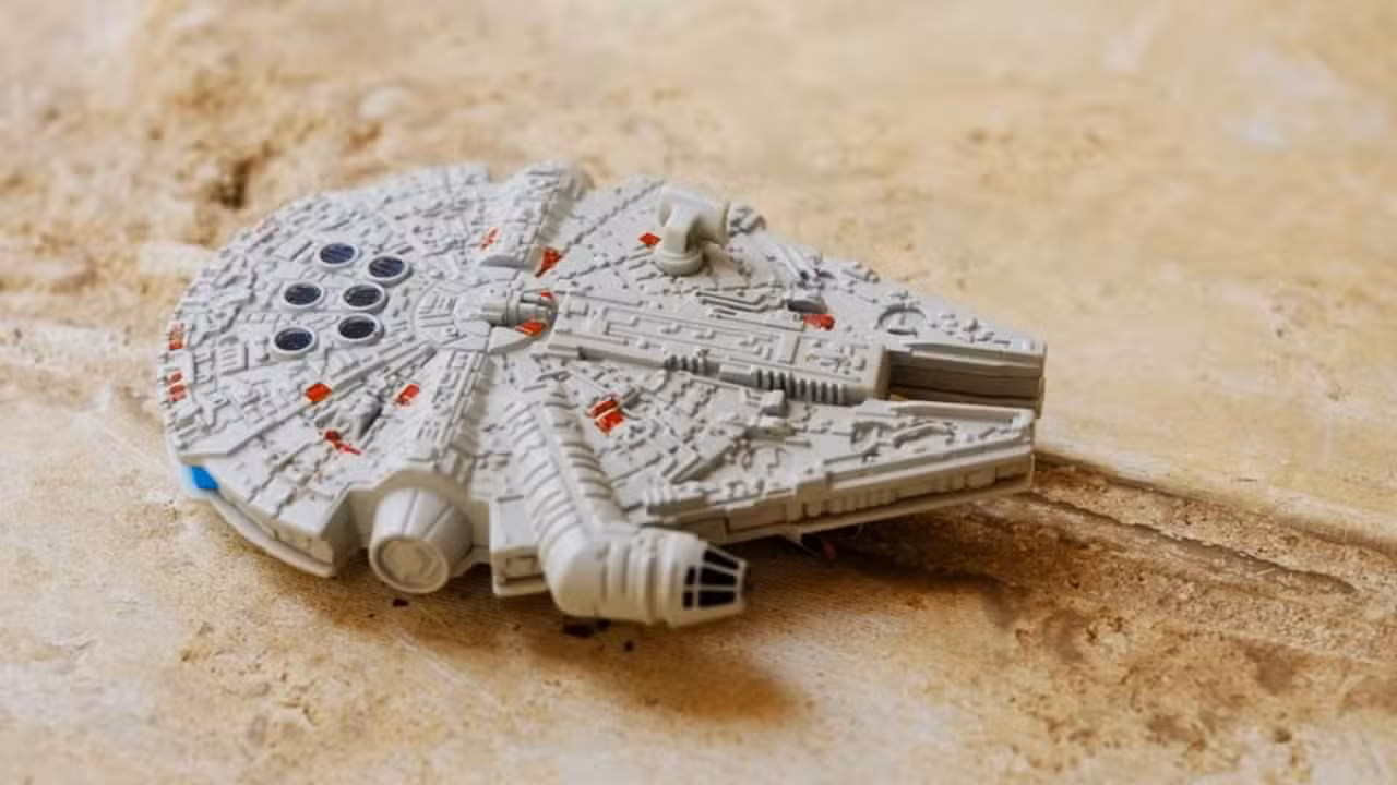 Réplica da Millennium Falcon - Crystal Eye Media / Shutterstock.com