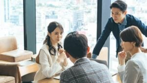 Reunião pessoas - metamorworks - shutterstock.com