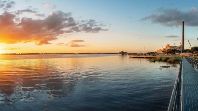 Rio Guaiba - Diego Grandi - shutterstock.com