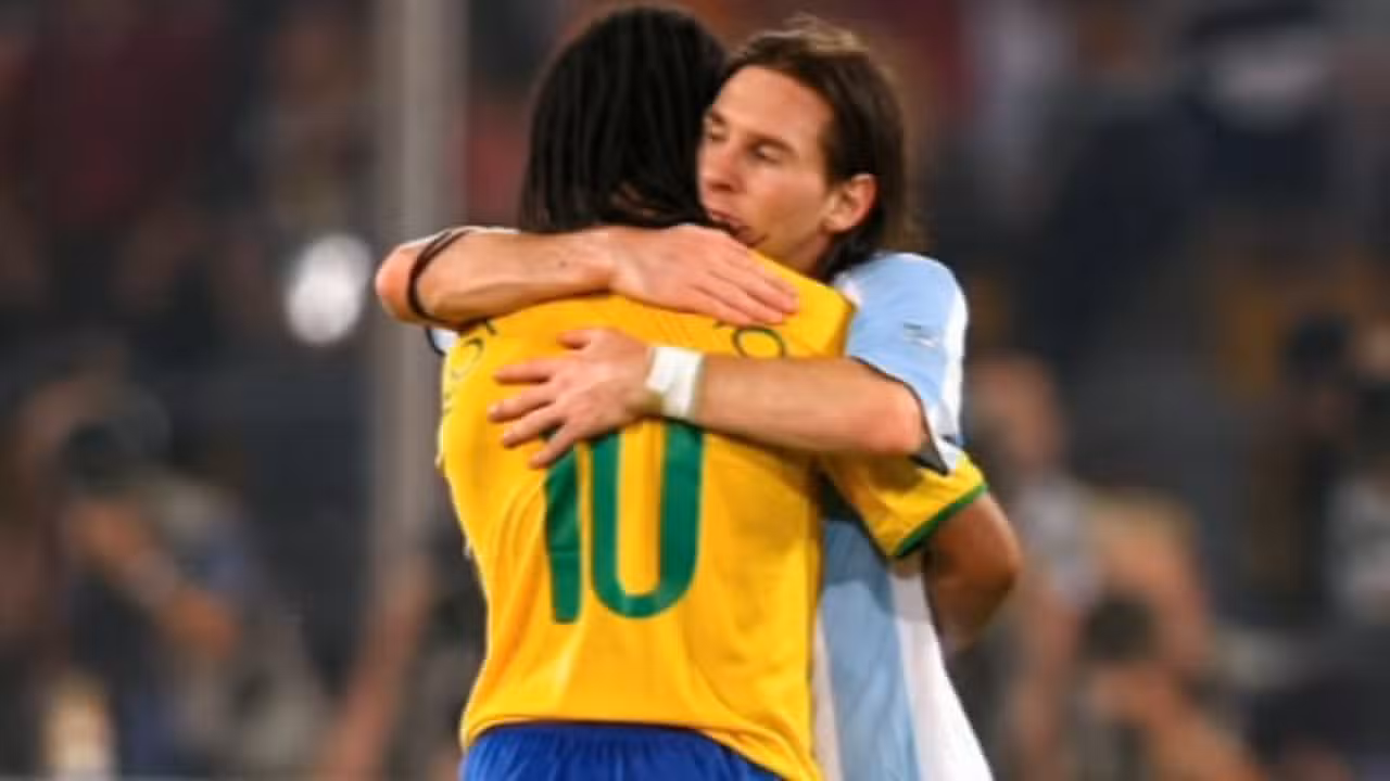 Ronaldinho Gaúcho homenageia Messi - Rede Social