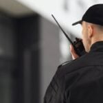 Segurança, vigilante - New Africa / shutterstock.com