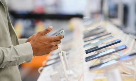 Remessas de smartphones caem 22% no 3º trimestre, diz IDC