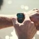 smartwatch com frequência cardíaca - Nastasic/istockphoto.com
