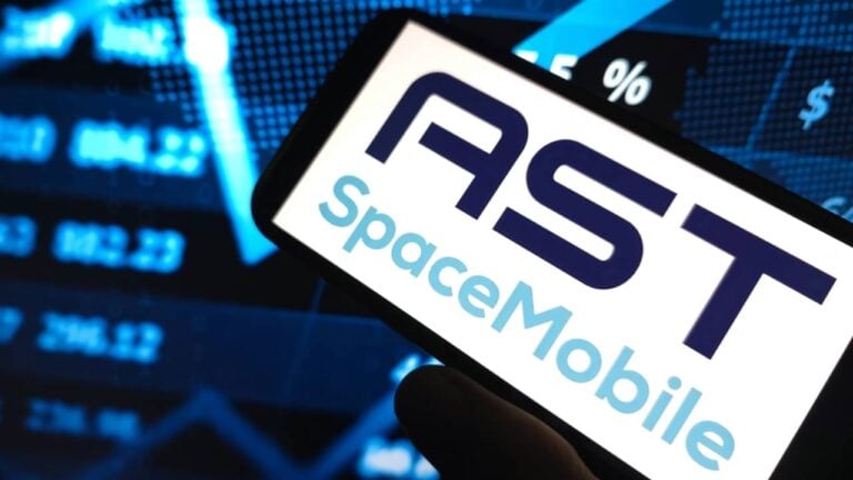 SpaceMobile - Piotr Swat / Shutterstock.com