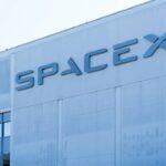 SpaceX - JHVEPhoto/ istockphoto.com