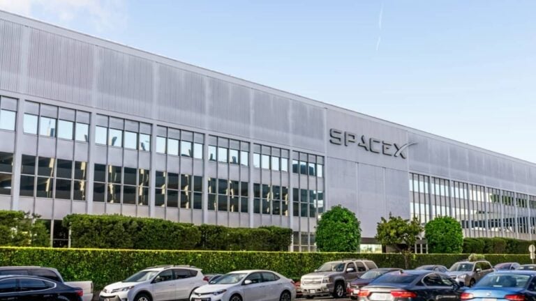 SpaceX - Sundry Photography / Shutterstock.com