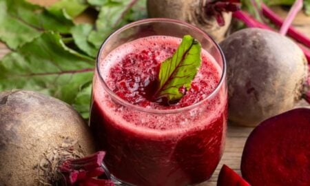 Suco de beterraba com cenoura: estudos avaliam ação de nitratos e betacaroteno na pressão e no treino
