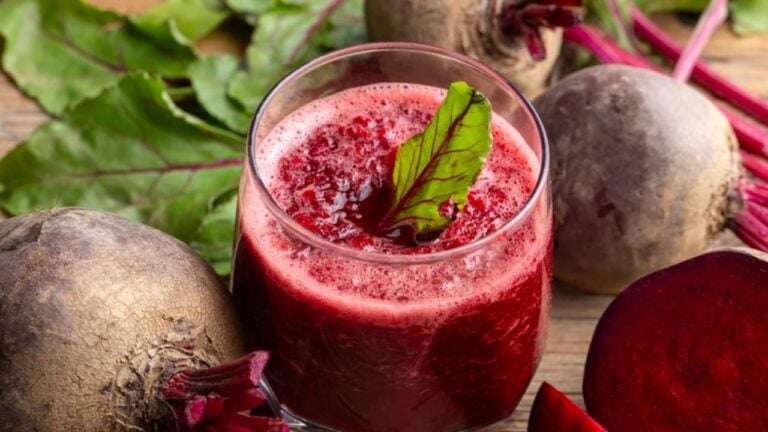 suco de beterraba - Esin Deniz/Shutterstock.com