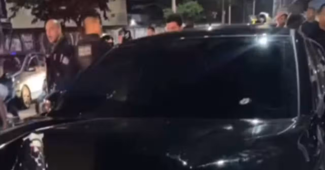Suspeitos são presos após perseguição envolvendo carro de luxo em Madureira - Reprodução