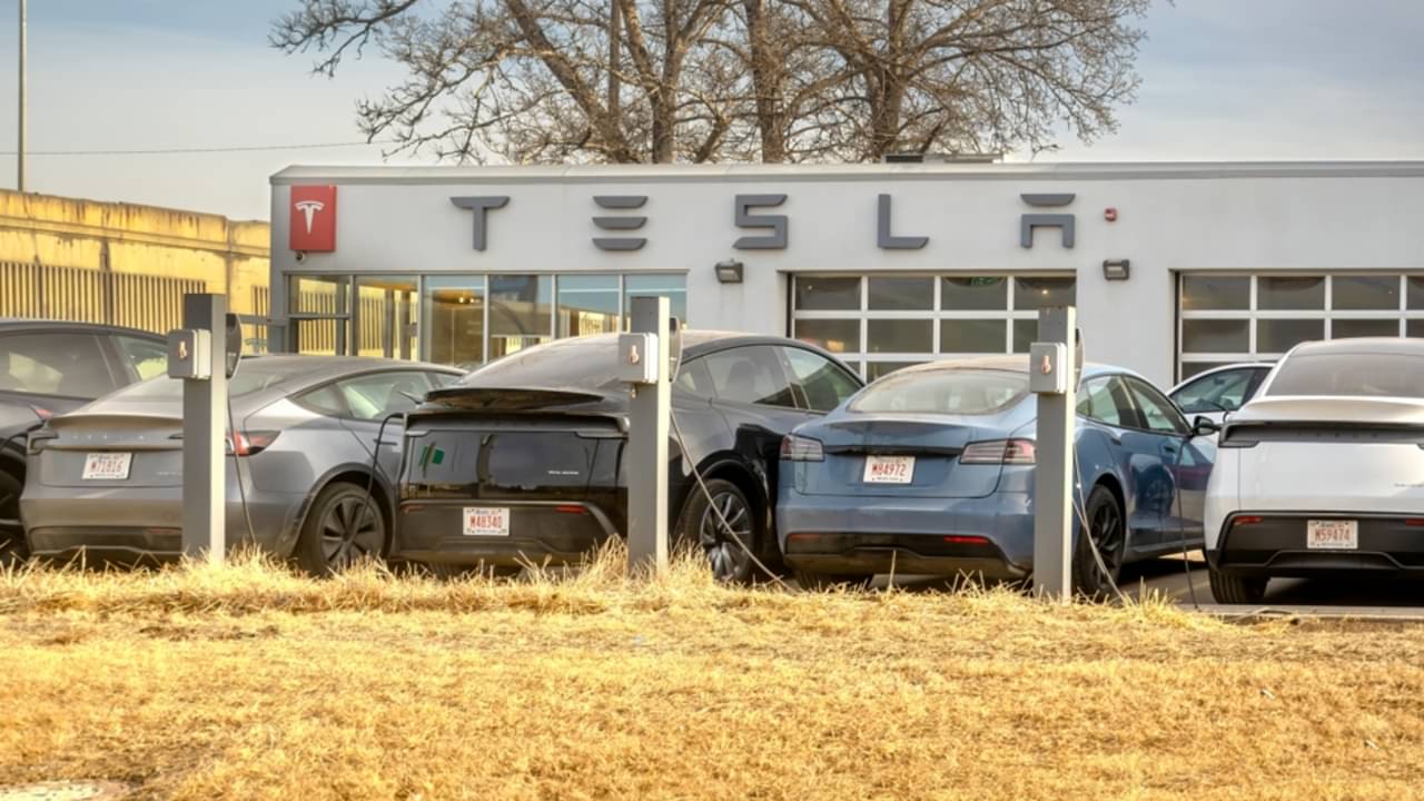 Tesla - Marvin Samuel Tolentino Pineda/ istockphoto.com
