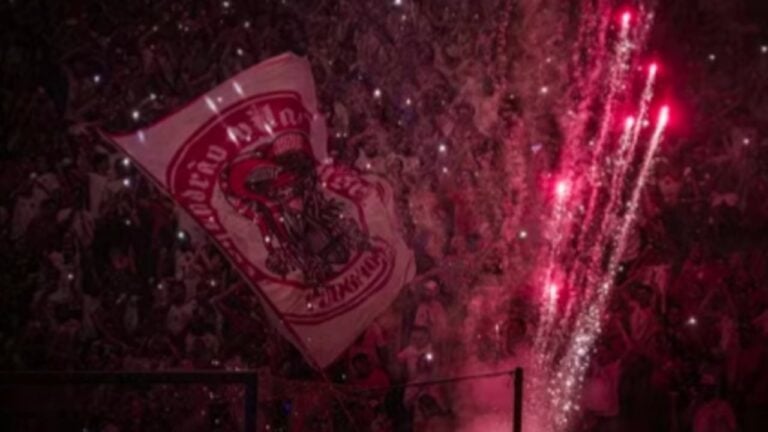 Torcida do Vila Nova no estádio Onésio Brasileiro Alvarenga (OBA) - Roberto Corrêa / Vila Nova F.C.