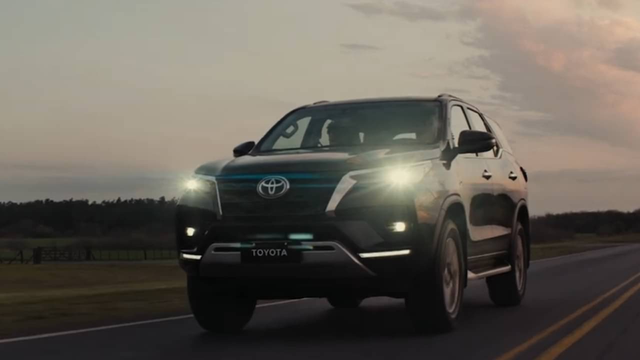 Toyota SW4 - Reprodução/YouTube