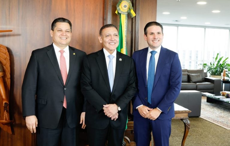 Davi Alcolumbre (E), Kássio Nunes e Hugo Motta no TSE