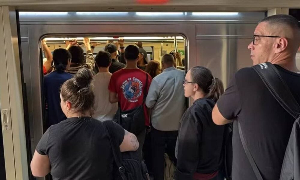 Linha 1-Azul e Linha 5-Lilás têm falhas e lentidão no Metrô de SP