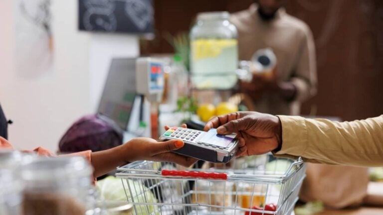 vale alimentação - DC Studio/Shutterstock.com