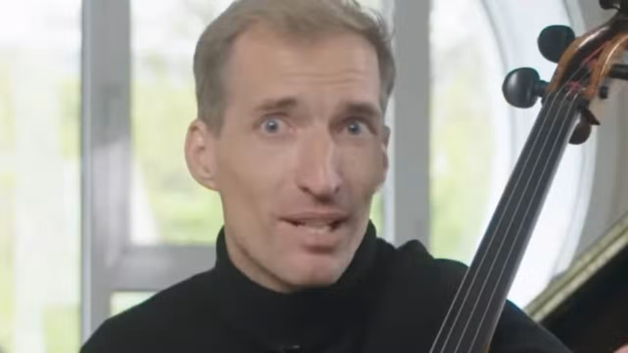 Violoncelista Stephan Koncz - Instagram