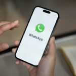WhatsApp - BongkarnGraphic / shutterstock.com