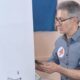 Zema com Celular - Caio Ranieri/TV Integração